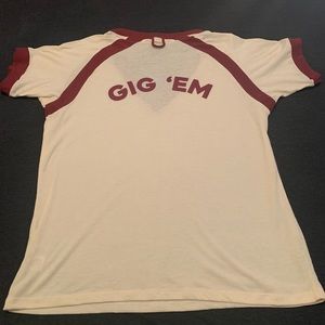 Women’s large River Road relaxed fit  GIG ‘EM V-neck.